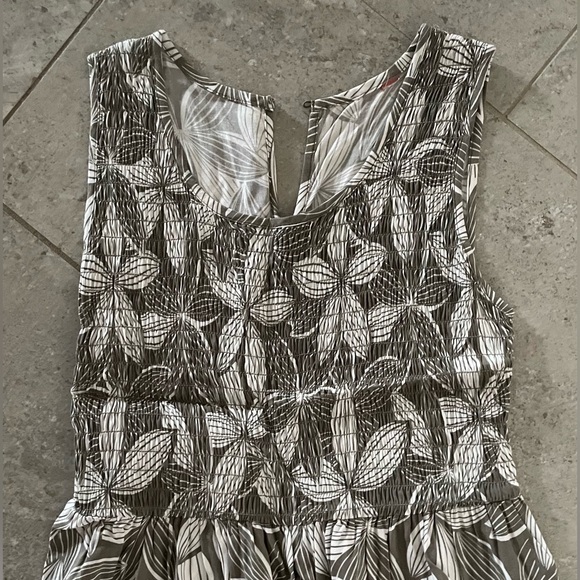 Floral Sleeveless Dress - Olive Green and White - Picture 2 of 2